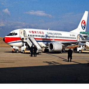 东营胜利机场货运航空快运业稳步发展的原因是什么？